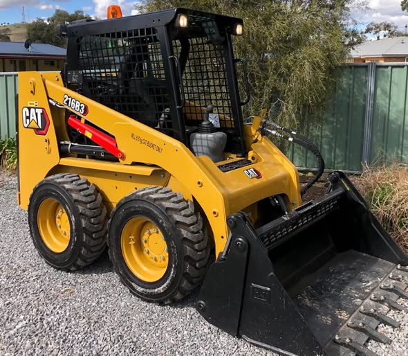 Jenko's clean CAT mini loader